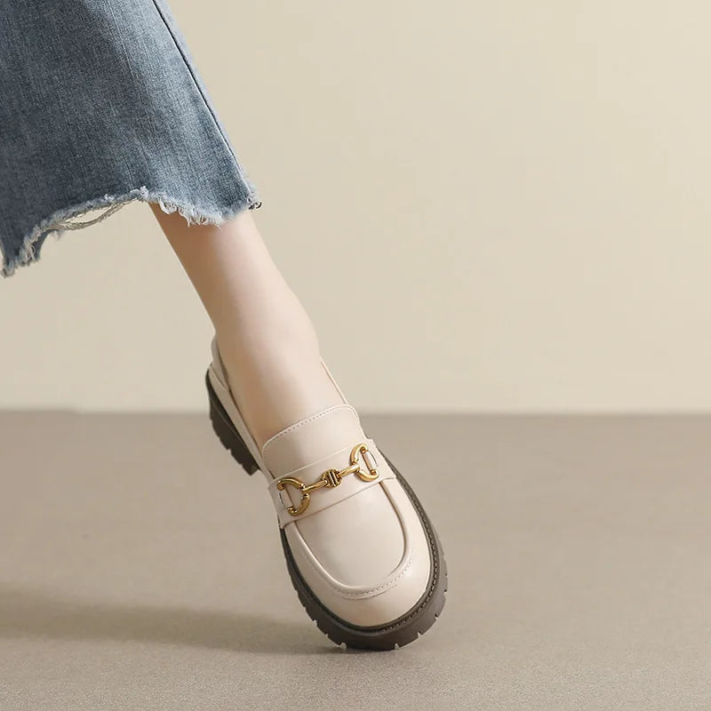 Automne Femmes Plateforme Mocassins Cuir Chaussures Décontractées Slip-on Flats 4 cm Hauteur de Talon Décoration Métallique Épaisse Semelle Épaisse Chaussures Femmes