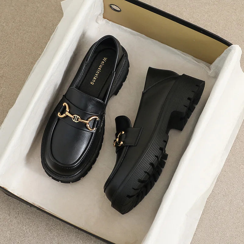 Automne Femmes Plateforme Mocassins Cuir Chaussures Décontractées Slip-on Flats 4 cm Hauteur de Talon Décoration Métallique Épaisse Semelle Épaisse Chaussures Femmes