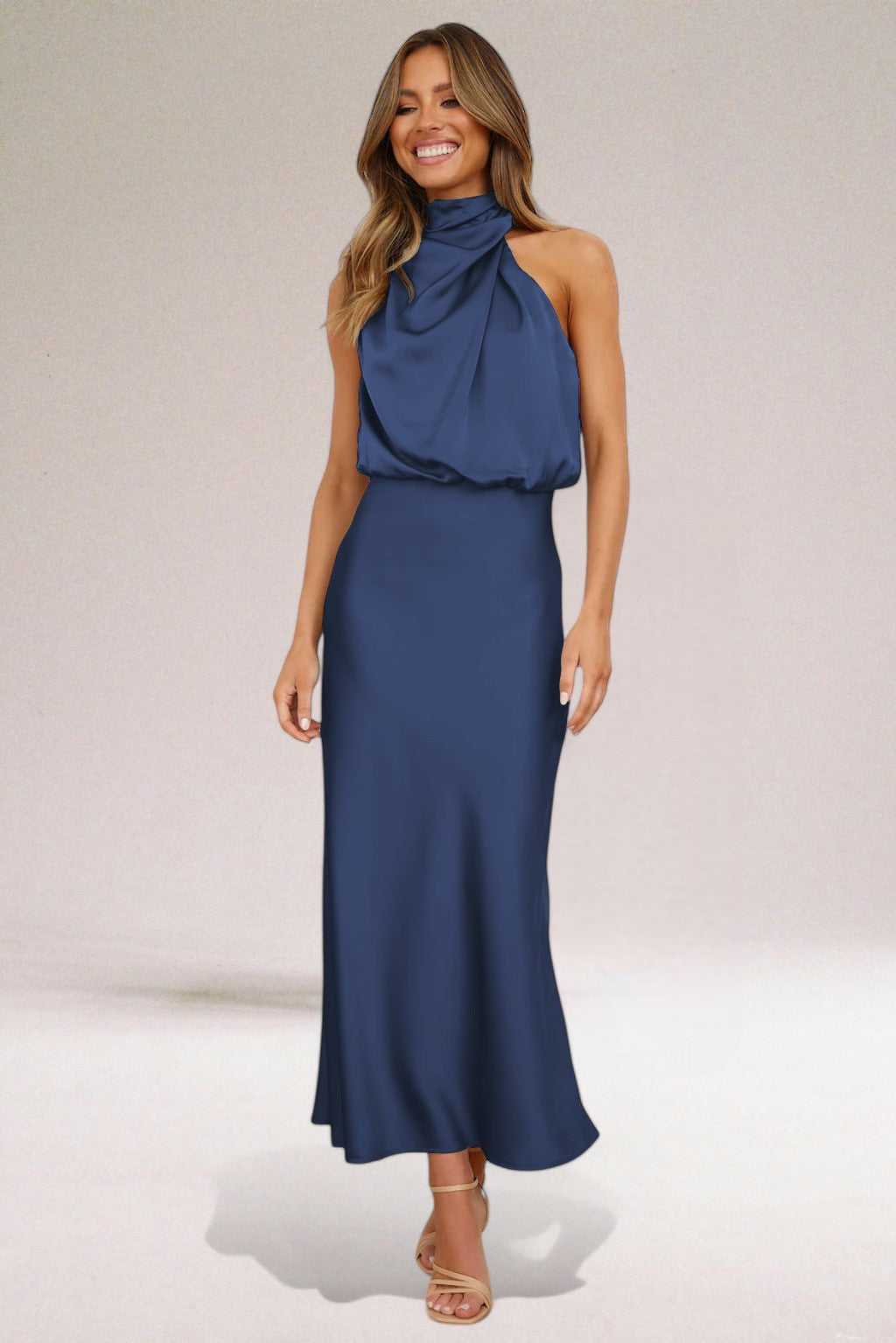 Flavia | Robe glamour en satin avec licou