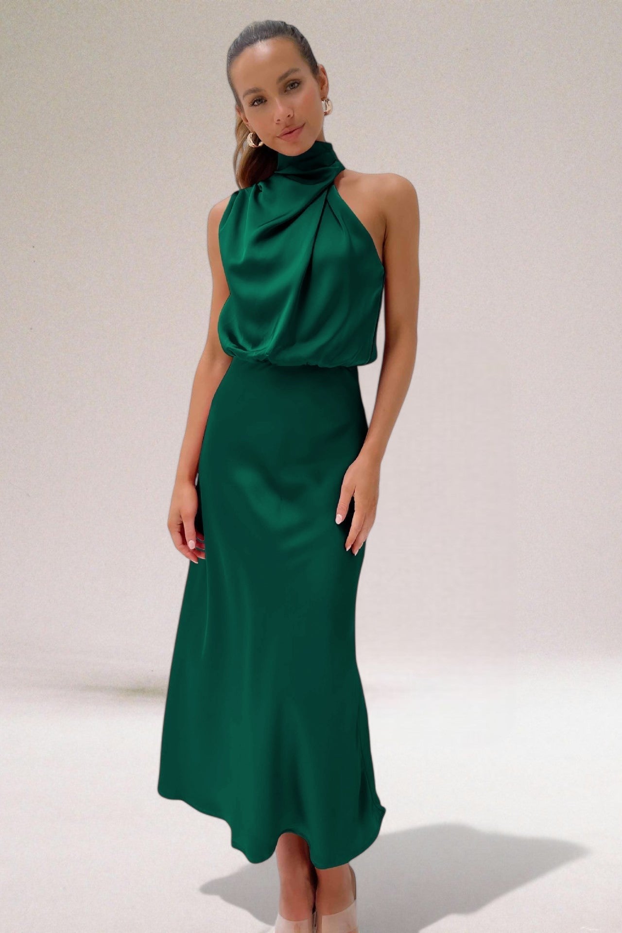 Flavia | Robe glamour en satin avec licou