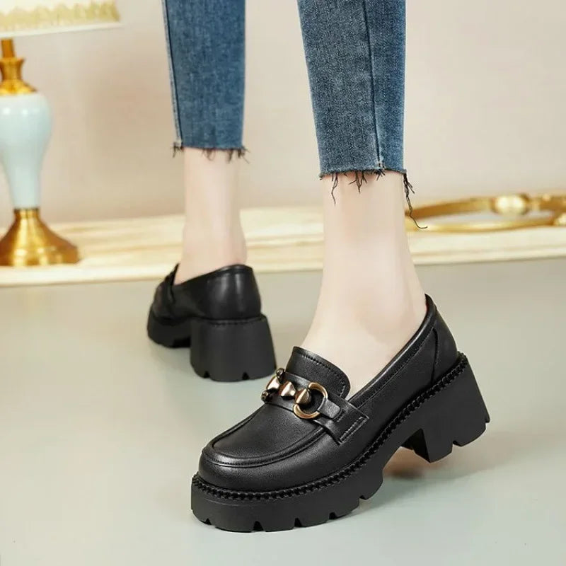 Chaussures en cuir pour femmes printemps 2025 style britannique cuir souple mocassins polyvalents à semelle épaisse slip-on à bout rond