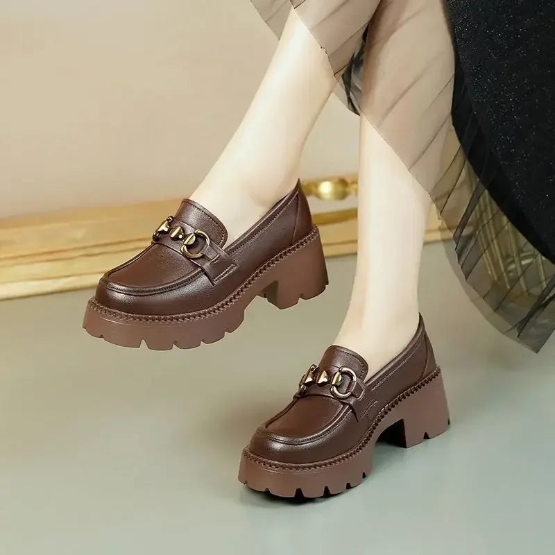 Chaussures en cuir pour femmes printemps 2025 style britannique cuir souple mocassins polyvalents à semelle épaisse slip-on à bout rond