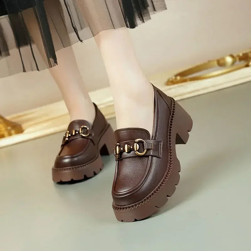 Chaussures en cuir pour femmes printemps 2025 style britannique cuir souple mocassins polyvalents à semelle épaisse slip-on à bout rond
