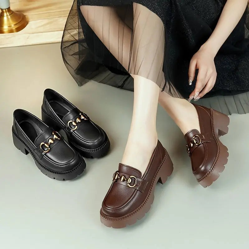 Chaussures en cuir pour femmes printemps 2025 style britannique cuir souple mocassins polyvalents à semelle épaisse slip-on à bout rond