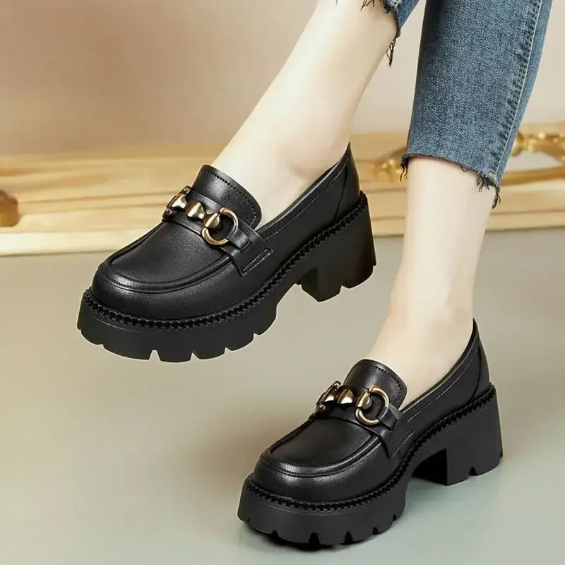 Chaussures en cuir pour femmes printemps 2025 style britannique cuir souple mocassins polyvalents à semelle épaisse slip-on à bout rond