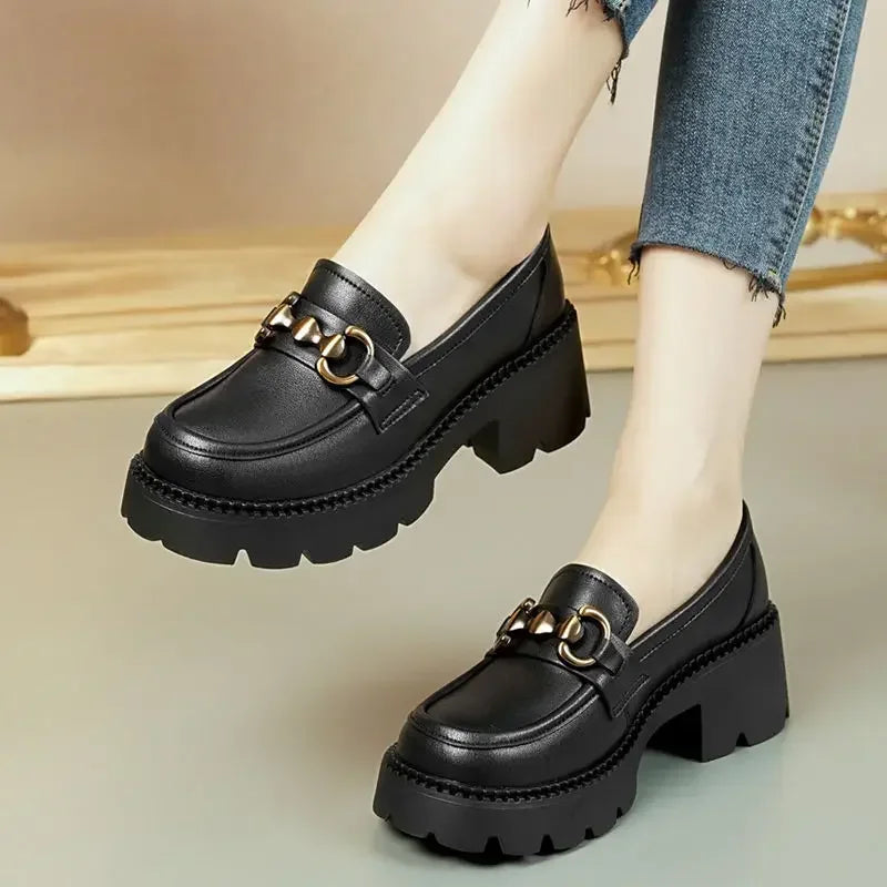 Chaussures en cuir pour femmes printemps 2025 style britannique cuir souple mocassins polyvalents à semelle épaisse slip-on à bout rond